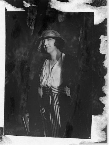 B. Rock woman [Woman at Black Rock], 1910–45