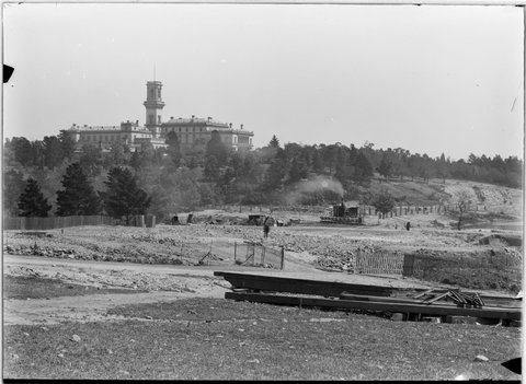 Government House, Melbourne, with dredging of Yarra River in foreground, 1890–1910