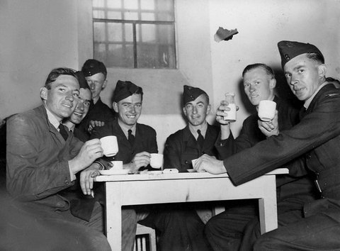 These RAAF trainees at Melb Tech ... during afternoon "Smoke OH", c. 1941