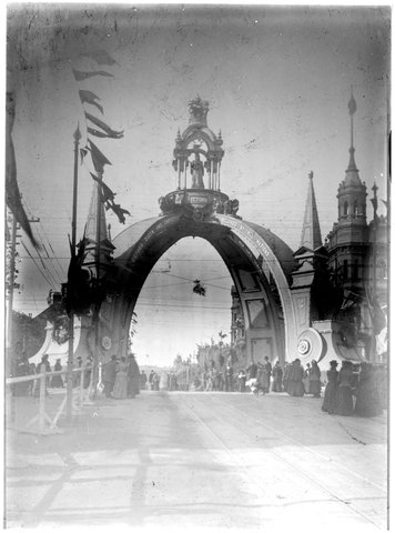 Arch at the corner of Collins and Russell streets, with the words Victoria Queen and Empress Beloved By All Nations, c. 1901
