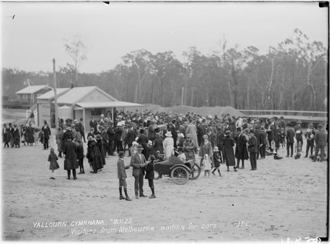 Yallourn gymkhana 18.11.22, visitors from Melbourne waiting for cars, 1922