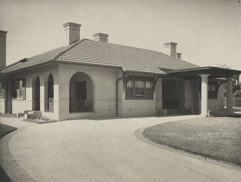Exterior [of] residence of Sir James Elder, Orrong Road, Toorak, [Vic.], 1923