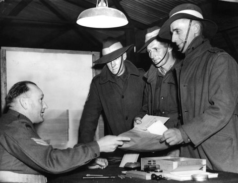 men given 28 days tobacco ration before leaving ... G.D.D. Royal Park Camp, c. 1945