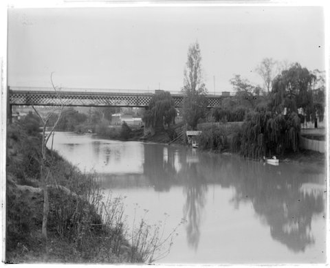 Trestle bridge over the Yarra River, Vic, 1909–10