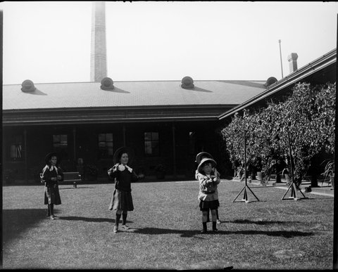 Wardell children at Melbourne Mint, 1908–09