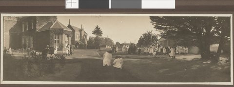 [Children and staff at Melbourne Orphanage, Brighton], 1920–30