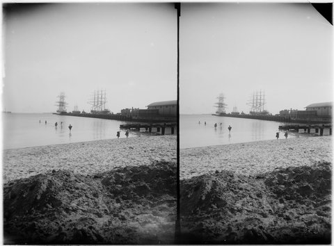 Port Melbourne Pier and children paddling at beach, 1890–1910