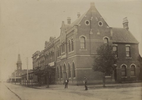 [Large unidentified brick building, 307-309 Clarendon Street, South Melbourne], 1880–1910