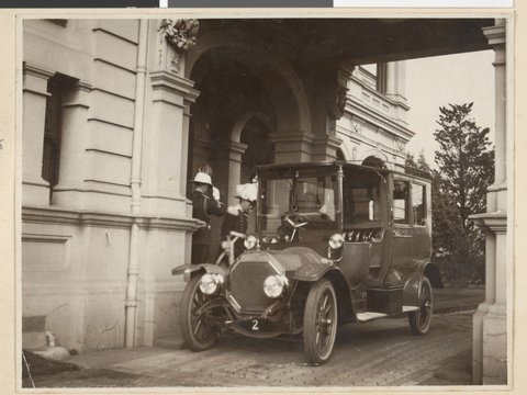 In the grounds of Government House, Melbourne, Victoria, c. 1913
