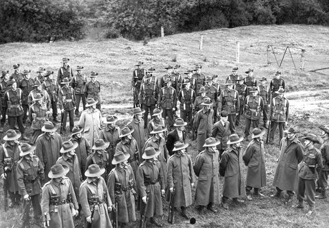 Company in defense [i.e. defence] of Bridge being addressed by O.C. East Kew, c. 1942