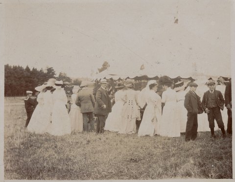 "City Newsboys' Picnic, Melbourne, State Government House, Dec. 1909"
