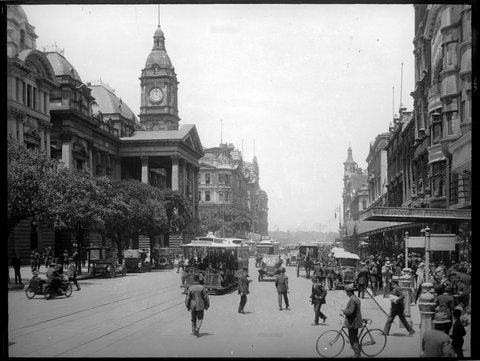 Swanston Street looking south from Little Collins Street corner during World War I, 1916