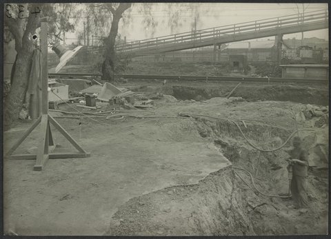South Kensington to West Footscray, excavation for bridge under Williamstown line, 1927