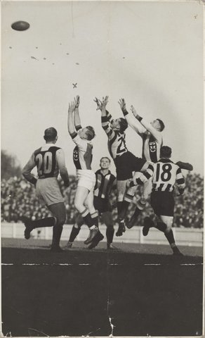 Marking contest, St. Kilda vs Collingwood football match, 1935–45