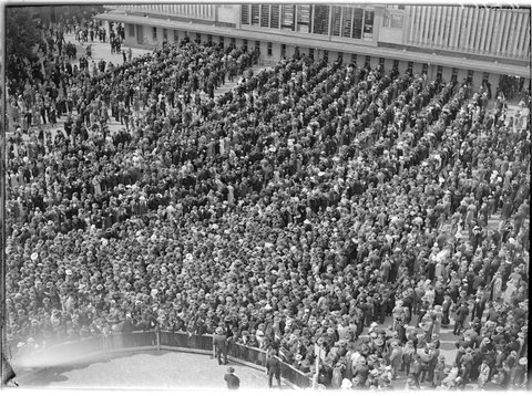 Crowd at Flemington Racecourse, 1935–39