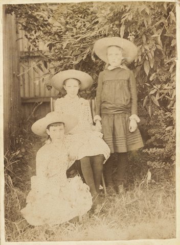Betty Alsop, Mollie & Gwladys Anderson, taken at Ruyton, Studley Park Rd., Kew, 1885–90