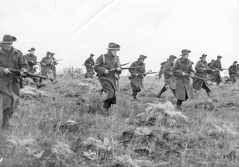 Platoon in attack, Braybrook, c. 1942