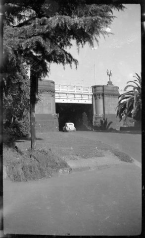 Princes Bridge, Melbourne, Victoria, 1940s