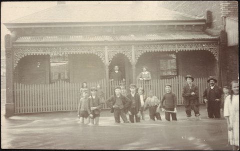 Rev. & Mrs Eunson, Cnr Gold & Sackville St., Collingwood, 1910–20