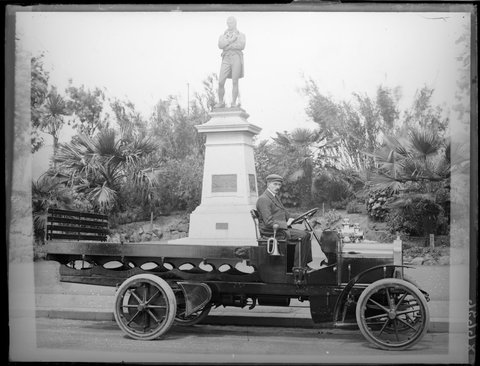 A Milnes-Daimler truck in St. Kilda Road, Melbourne, 1903–18