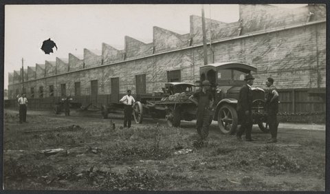 South Kensington to West Footscray, 85' girder, weighing 32 1/2 tons, for bridge over Maribyrnong River, leaving Chas. Ruwolts, 1927