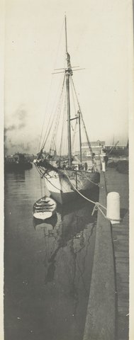 Sailing boat moored on the Yarra River, Melbourne, Victoria, 1920–25