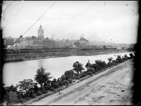 [View across Yarra River towards Flinders Street Railway buildings], 1891–1914