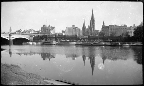 Princes Bridge over the Yarra River, 1940s