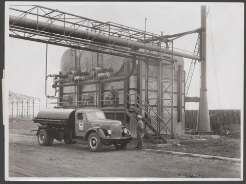 Bitumen reheater furnace with insulated road tank wagon for bulk delivery ...Vacuum Oil Company [Altona, Victoria], c. 1949
