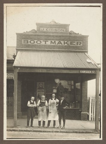 John Conway Gibson's bootmaker's shop, Ramsden Street, Clifton Hill, 1915?