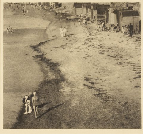 Bathers on Black Rock beach, 1931–40