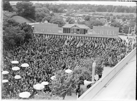 Crowd at Flemington Racecourse, 1935–39