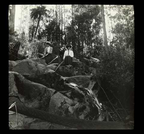 [Wardell] Girls looking down over rocks - near Yarra River ?, 1910–20