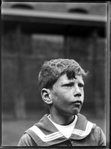 Gerard Wardell in sailor shirt in Melbourne Mint quadrangle, c. 1914