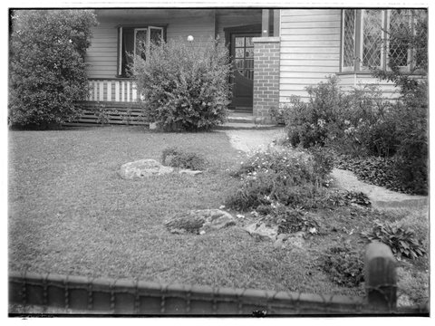 [Ellis Stones's own front garden, Locksley Road, Ivanhoe], 1940s