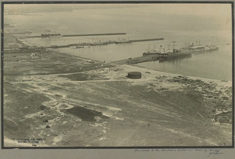 [Ships at piers, Port Melbourne], c. 1925