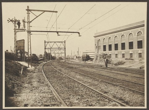 Sectioning point at Newmarket Substation, Flemington Line, 1916