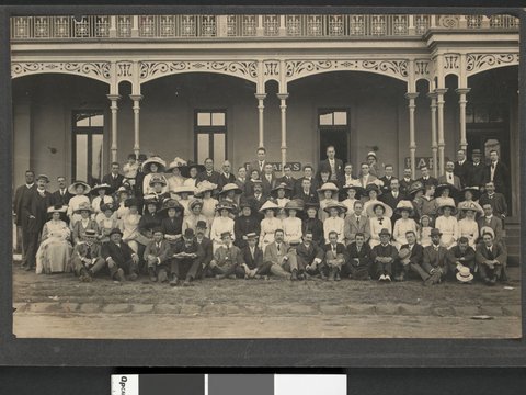 Melbourne Steamship Co. Annual Picnic outside Hotel Brittannia, Williamstown, 1900–14