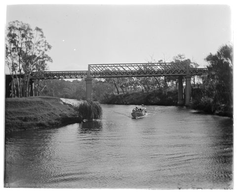 Trestle bridge over the Yarra River, Vic, 1909–10