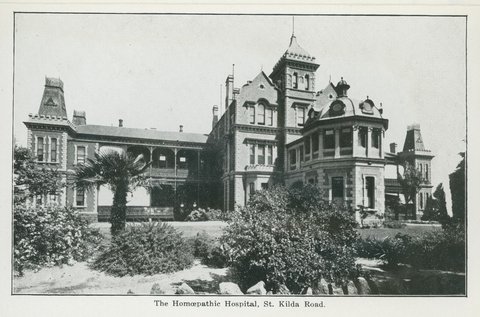 "Folding souvenir of Melbourne, 17 artistic, up-to-date views of public buildings (series no. 4)", 1920s