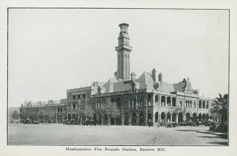 "Folding souvenir of Melbourne, 17 artistic, up-to-date views of public buildings (series no. 4)", 1920s