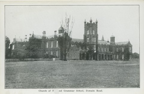 "Folding souvenir of Melbourne, 17 artistic, up-to-date views of public buildings (series no. 4)", 1920s