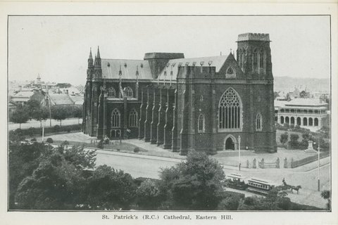 "Folding souvenir of Melbourne, 17 artistic, up-to-date views of public buildings (series no. 4)", 1920s