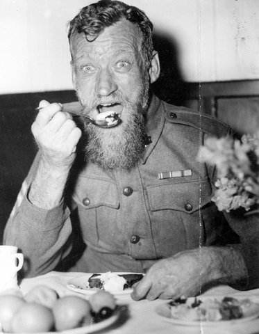 Sgt. G. Spedding enjoying Christmas dinner at Caulfield Military Hospital, 1940–41
