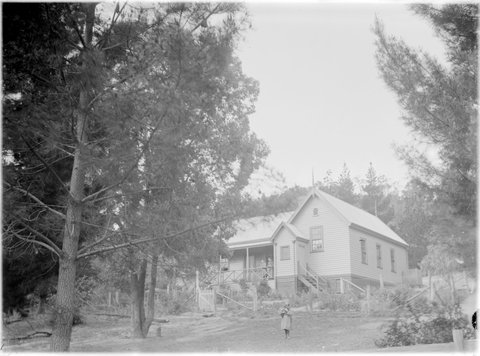 Upper Diamond Creek School, SS2059, and attached dwelling, corner of Yates and Heidelberg Kinglake Roads, Upper Diamond Creek, 1910–18