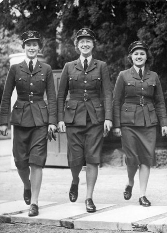 English W A A A Fs [W A A Fs ?] on arrival in Melbourne, c. 1944