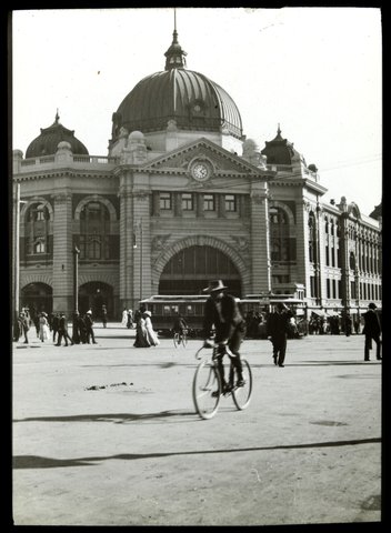 [Flinders Street Railway Station], 1900–20