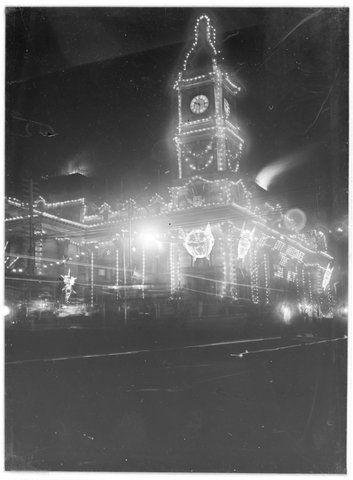 View of Melbourne Town Hall, illuminated at night, 1910–18