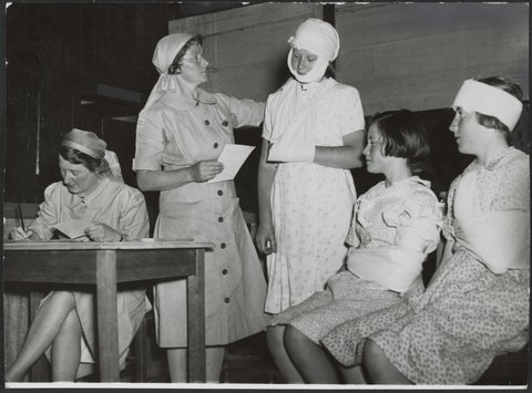 Miss. L. FORECAST & Mrs. L. HUMPHREY check out patients at Brighton No. 1 First Aid post, c. 1941