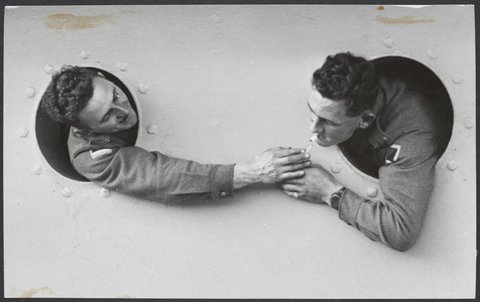 "Got a light, dig?" Embarkation scene Port Melbourne, 1940